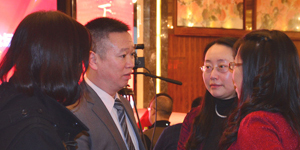 特樂意張宏宇和清華大學(xué)經(jīng)濟(jì)管理學(xué)院教授肖星等重要嘉賓商談